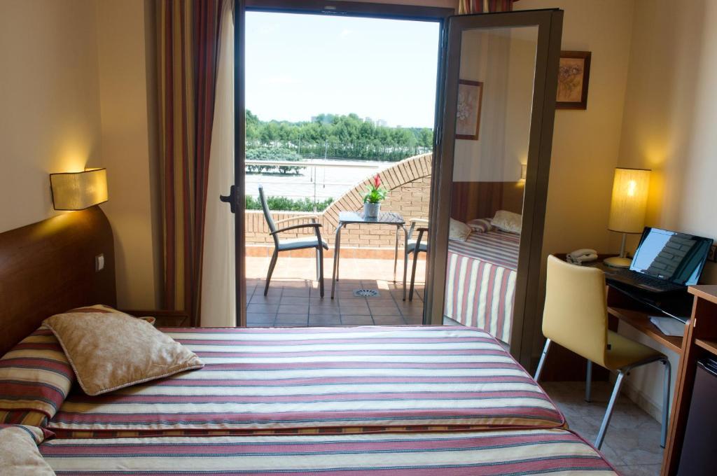 Torrijos Hotel Cheste Kültér fotó